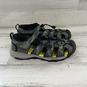 Keen Big Boys Size 4 Outdoor Newport H2 Sandals Slip On Velcro Closure